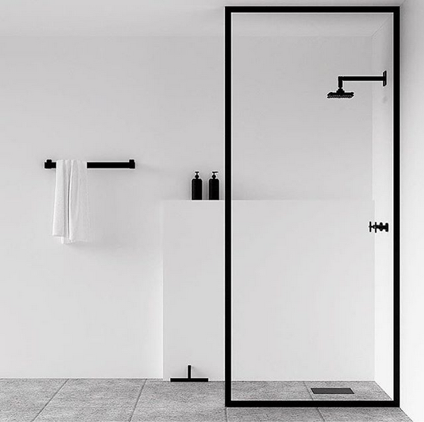 עיצוב מינימליסטי של חדר רחצה בסגנון נורדי סקנדינבי