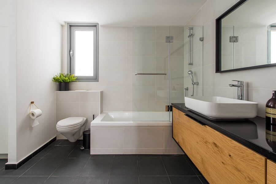חדר אמבטיה מעוצב בסגנון נורדי סקנדינבי